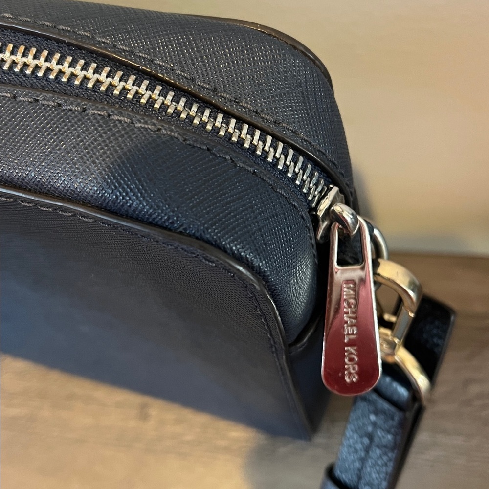 MICHAEL KORS Navy Blue Adjustable Crossbody Bag - Picture 4 of 8